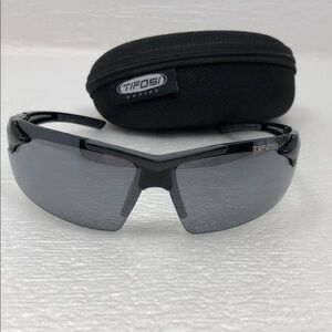 Tifosi Optics Sunglasses And Case
